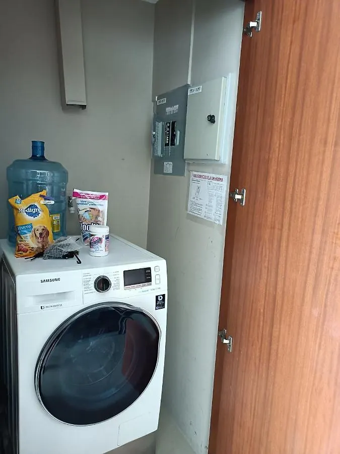 105 Puerto Luxury Vista Al Rio 0*, גוויאקיל